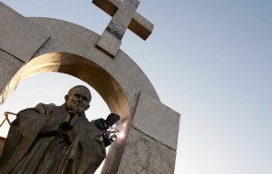 Hungarian Mayor wants to save statue od John Paul II