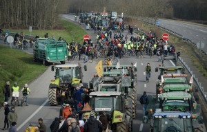 Main roads into nantes blocked by Protestors