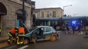 Accident in Bordeaux between a car and the tram