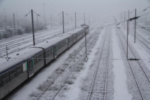 A Laval, freezing fog covered the city and its surroundings with a white layer.