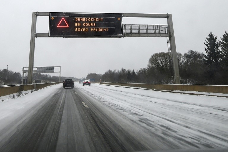 Snow on the A36 between Montbéliard and Besançon, 