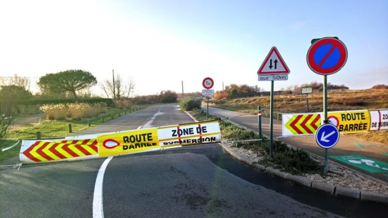 The road to Paracou was closed to traffic due to the Carmen storm