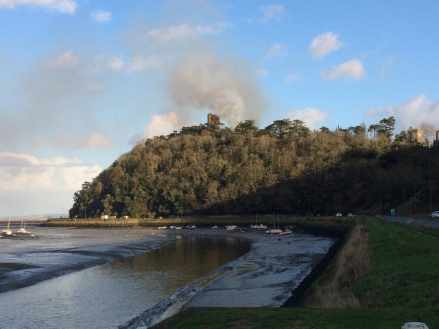 A major fire is underway Thursday afternoon in the mansion of the tower of Cesson in Saint-Brieuc. 