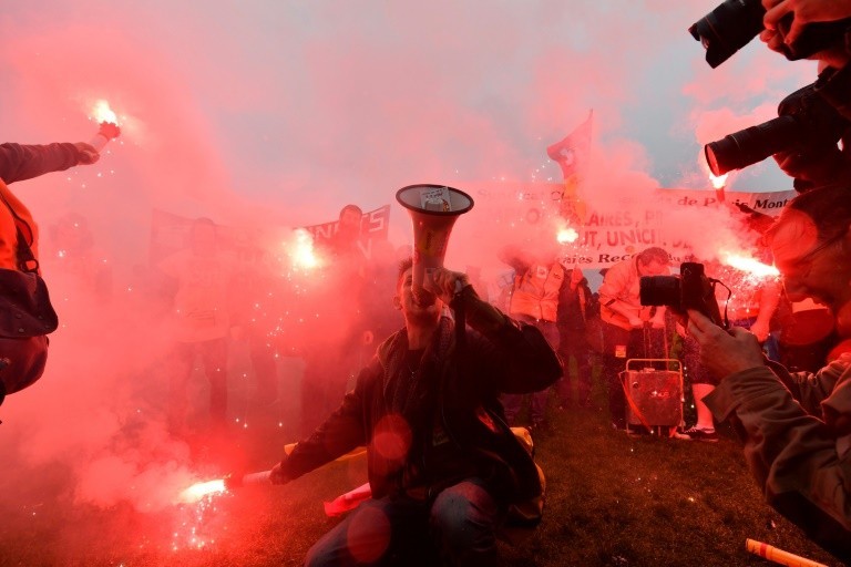 Railway strikers demonstrate on April 9, 2018 in Paris. 