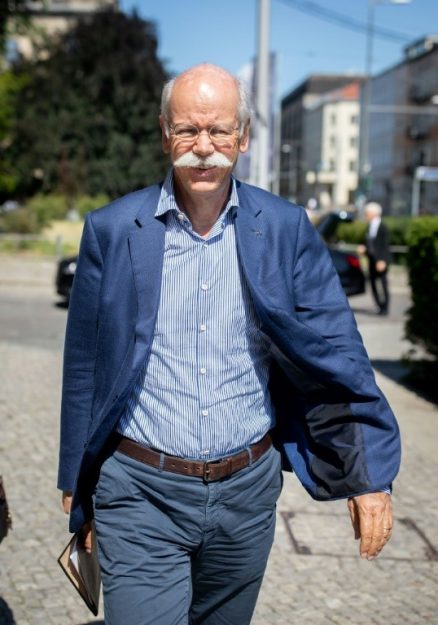 Daimler CEO Dieter Zetsche (D) arrives at the German Ministry of Transport in Berlin on 11 June 2018. (© dpa / AFP / Kay Nietfeld)