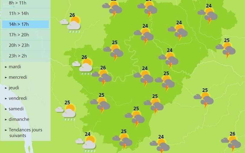 Thunderstorms across the Charente this afternoon