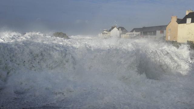 Strong winds and high stormy waves are still predicted for the Atlantic coast on Tuesday