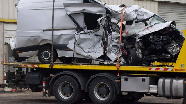 Tragic minibus accident in Allier, killing 12 people