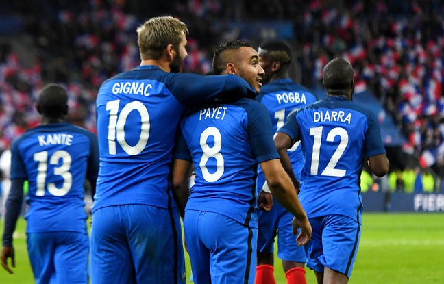 les Bleus celebrate their victory against Russia wit a 4-2 victory at the Stade de France