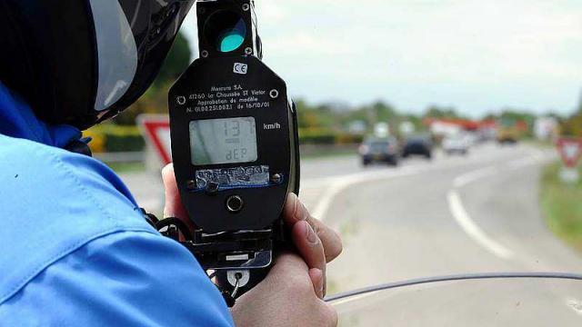 Driver caught speeding at Chateau-Gontier by the gendarmes