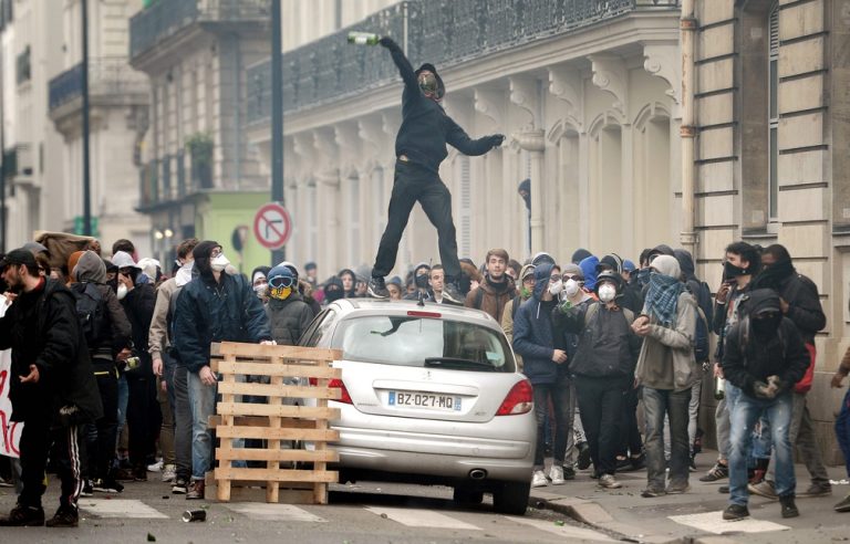 Nantes: The Demonstrations in the City Centre, Many Broken Windows 1