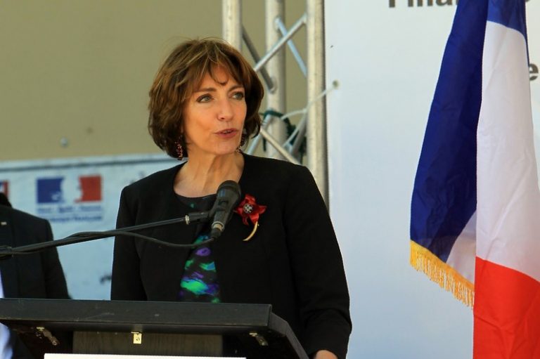 The Israel Minister refused to shake hands with marisol Touraine