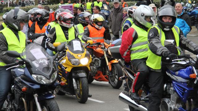 1000 bikers leave Laval this morning to tour around the mayenne department promoting the importance of Blood donation
