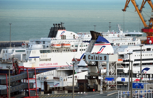 The ferry port at Calais was closed for an hour and a half due to migrants in the water, trying to board the ferry
