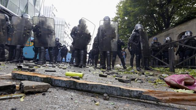 Hundreds of hooded people attacked the police with missiles thrown at the Labour Law Protests in Paris