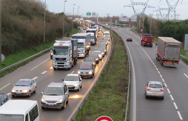 Traffic Disruption at the Chevire Bridge in Nantes, against Labour Law