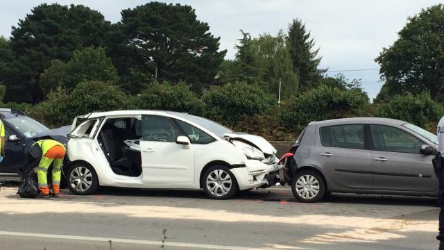 A traffic accident involving three vehicles occurred Monday morning around 10 am, on the RN 165