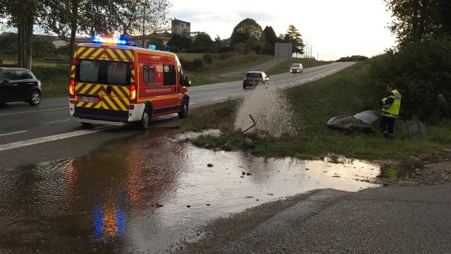 A car hit a fire hydrant at Bonchamp