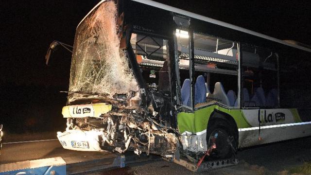 Two people died when a Bus collided with a car near Nantes
