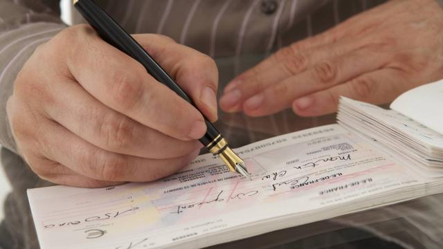 Despite a steady decline in its use, the cheque continues to have its followers in France