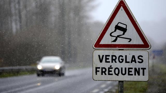 Ice and thick fog in the West of France is causing many road accidents