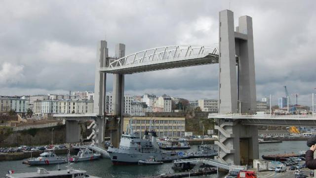 Recouvrance bridge in Brest will rise Monday.