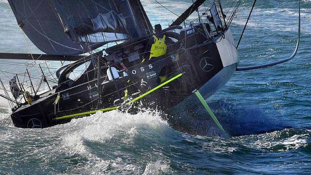 Alex thomson is closing the gap on the leader in the Vendée Globe