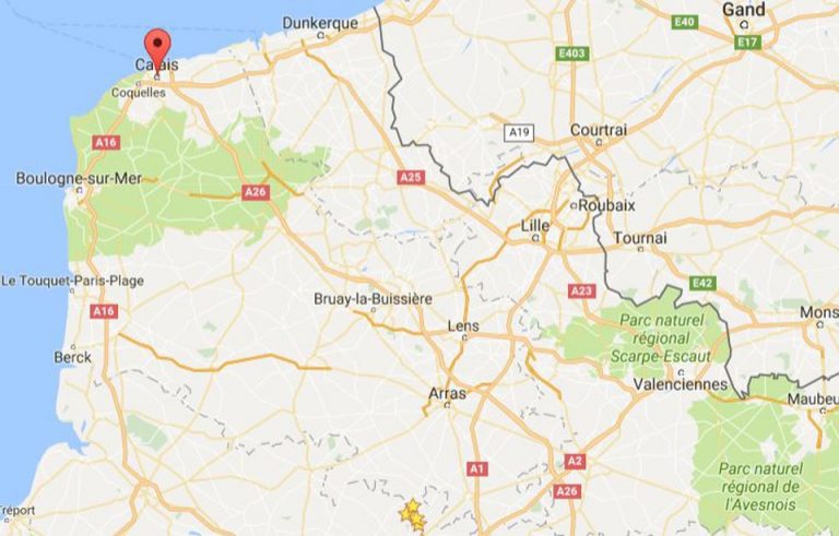 Driver dies after hitting roadblock of the migrants near Calais