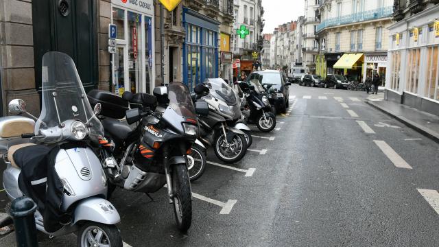 "From 1 July 2017 all vehicle driver intercepted with improper plate unreadable or removable be liable to a 4th class fine (€ 135)," the ministry said.