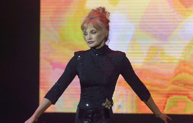 Arielle Dombasle joined the cast TF1 Dance Contest