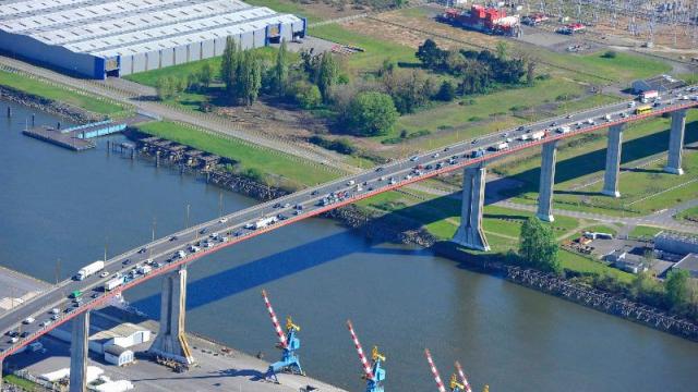 A Woman Threw Herself from the Cheviré Bridge in Nantes