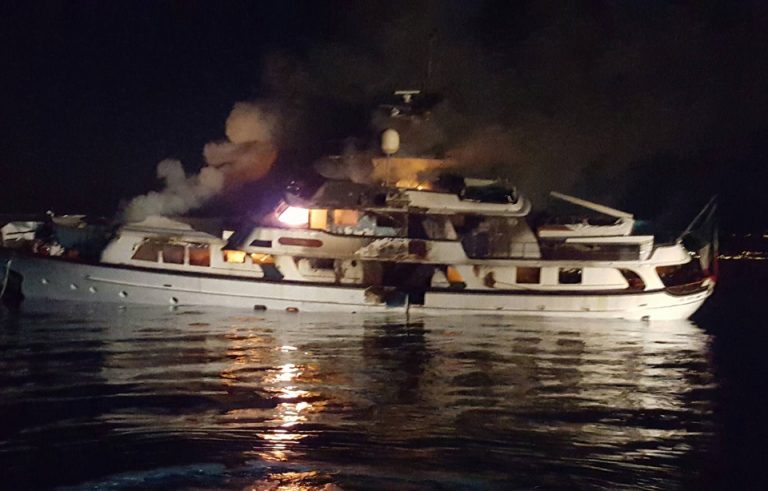 The Yacht on Fire at Nice has Sunk