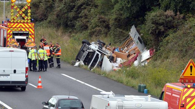 The camper was found sprayed on the edge of the N157 near Rennes at Brécé (Ille-et-Vilaine)