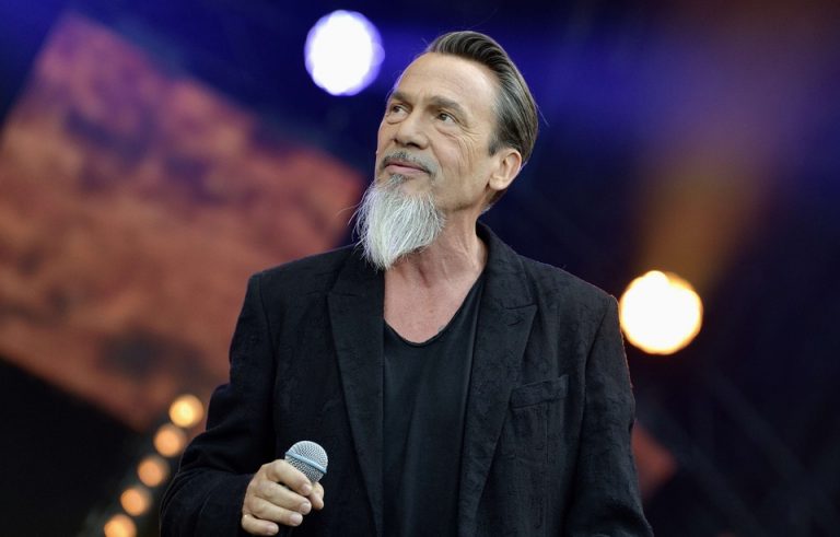 Florent Pagny has decide to settle in Portugal