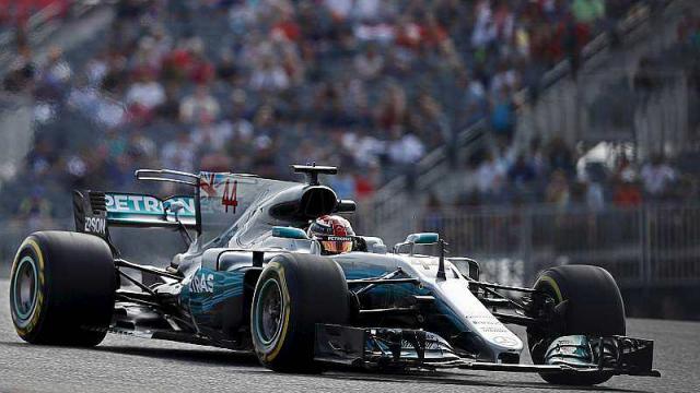 Lewis Hamilton gets pole position at the United States Formula 1 Grand Prix