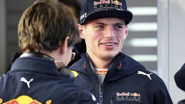 Max Verstappen extends with Red Bull until 2020