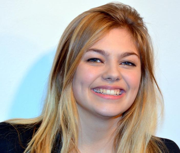 Louane just announced the dates for its upcoming tour with passages in the North and the Pas-de-Calais.