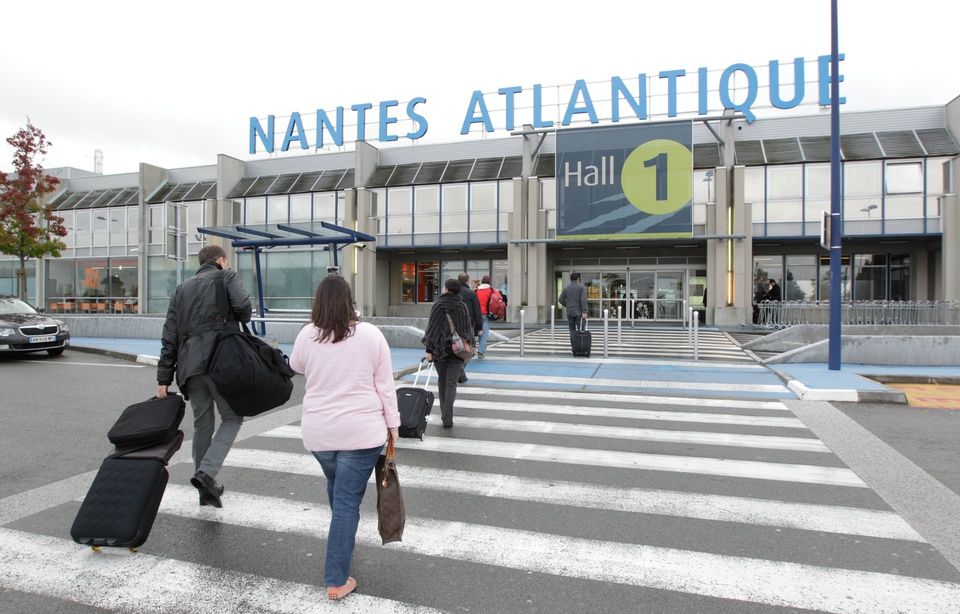 Travellers entering the Nantes-Atlantique Airport.