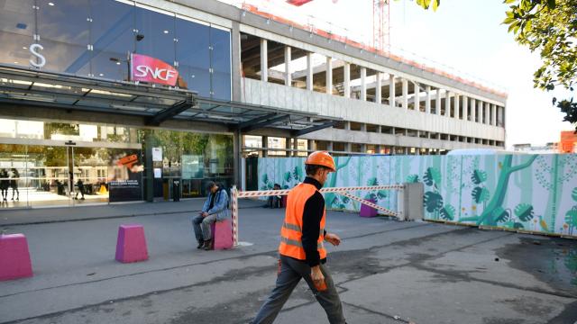 The station in Nantes evacuated due to a suspicious package