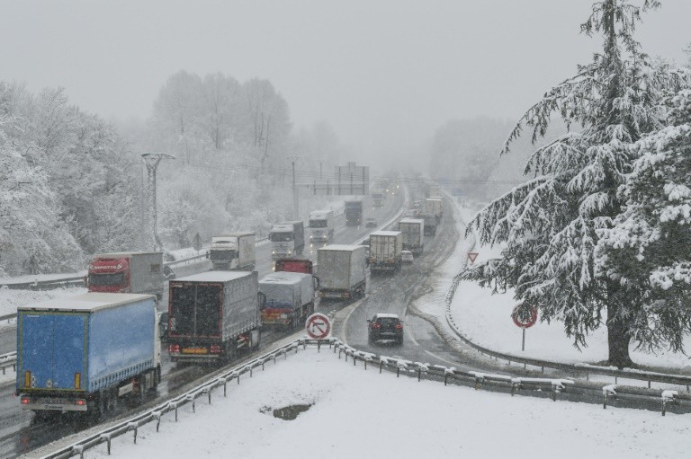 Friday morning, with heavy snow in Auvergne-Rhône-Alpes region have created great difficulties of movement, especially on the motorway network.