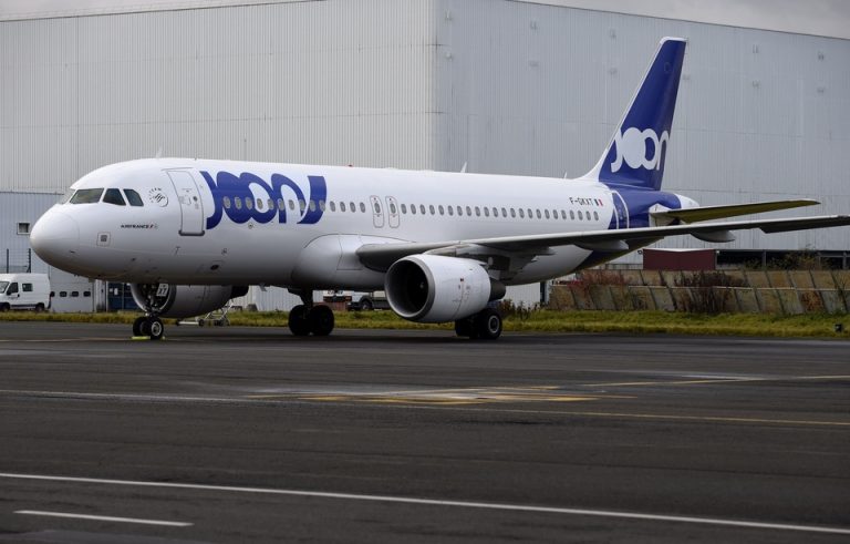 An Airbus A320 in the colors Joon.