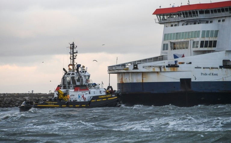 A tug maneuver around the MS ferry "Pride of Kent" which ran aground at the port of Calais with 313 people on board, 10 December 2017