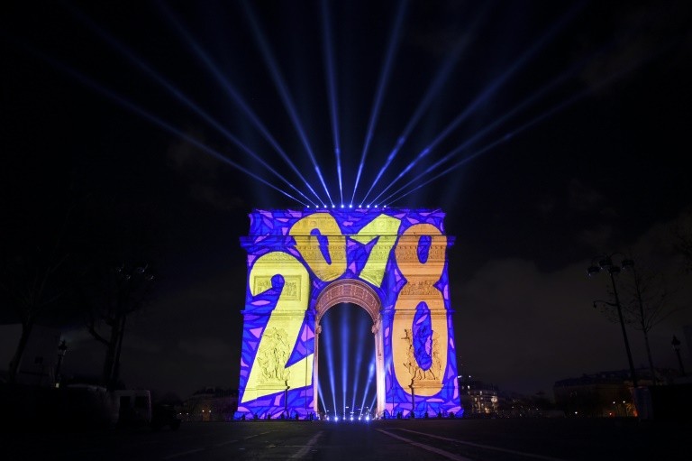 Despite the winds, thousands celebrate New Years eve in Paris