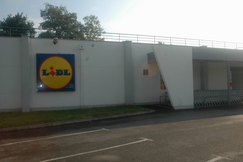 The Lidl store is located on Boulevard Laënnec in Ploërmel