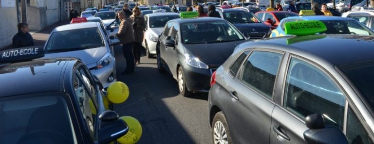 Driving schools of Gironde demonstate in Bordeaux