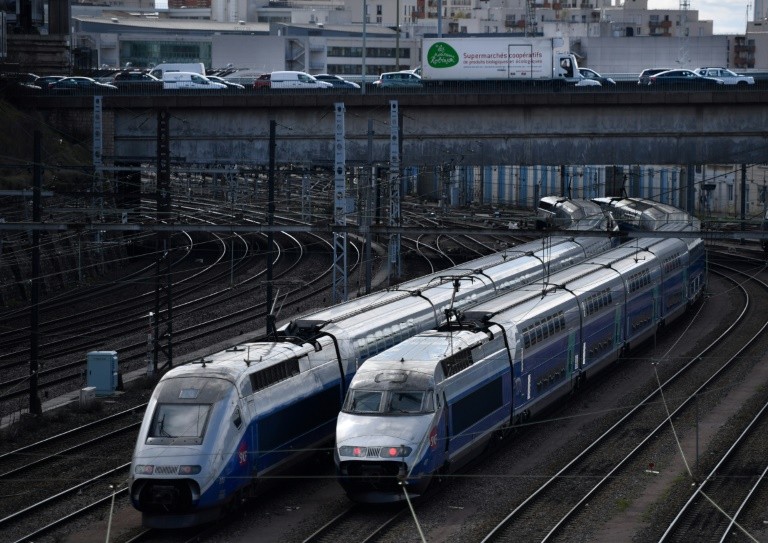 54 percent of the French think the strike at the SNCF is not justified