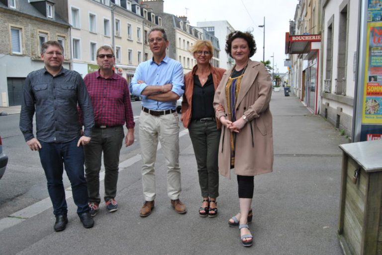 The association Cherbourg Local Motive, chaired by Alain Rosette (center), has just launched a petition.
