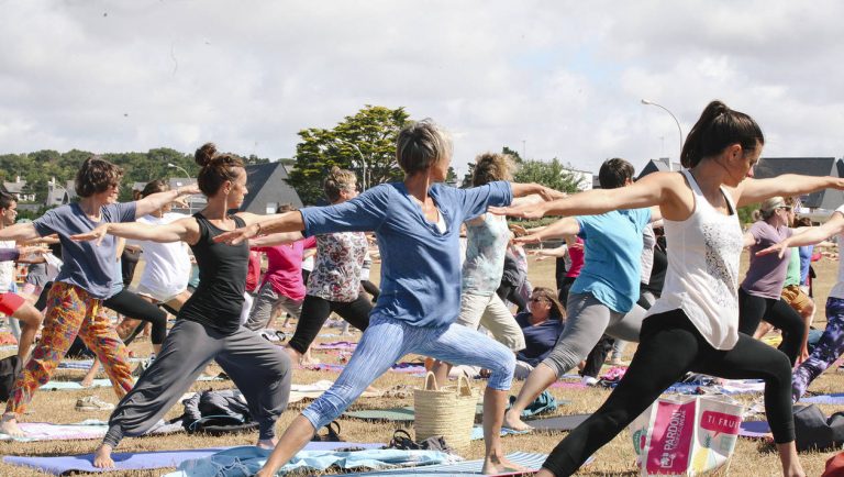Throughout the weekend, you will be able to taste different forms of yoga and art living in the context of the Nesoï Festival of Guidel near Lorient