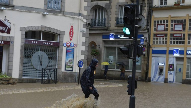 Storms and floods, seven departments in Western France on Orange Alert