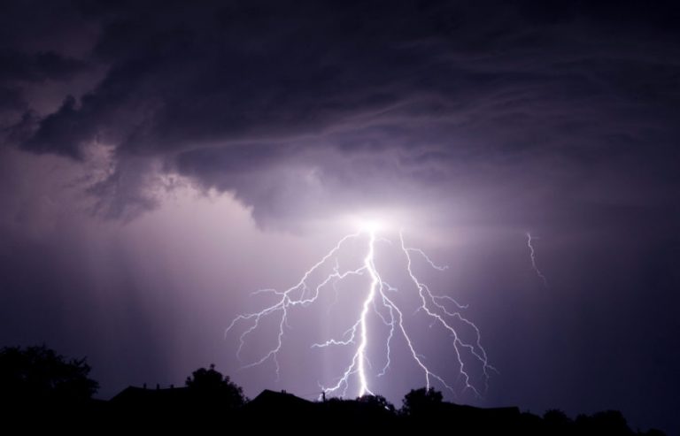 28 departments are placed on orange alert to thunderstorms this Tuesday